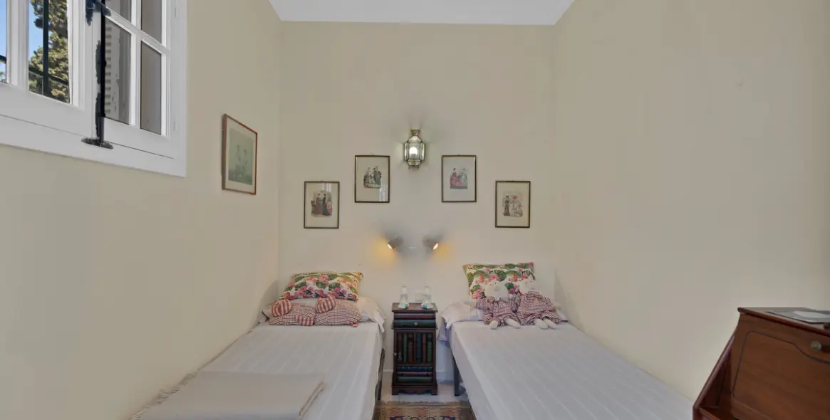 Sale of detached villa in Las Brisas 24