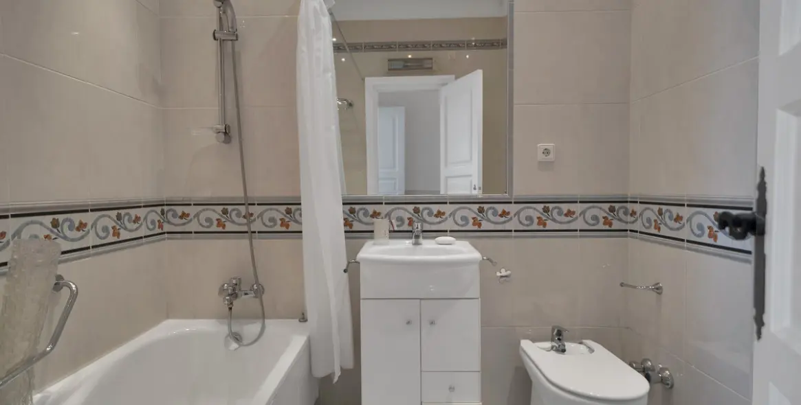 Sale of detached villa in Las Brisas 27