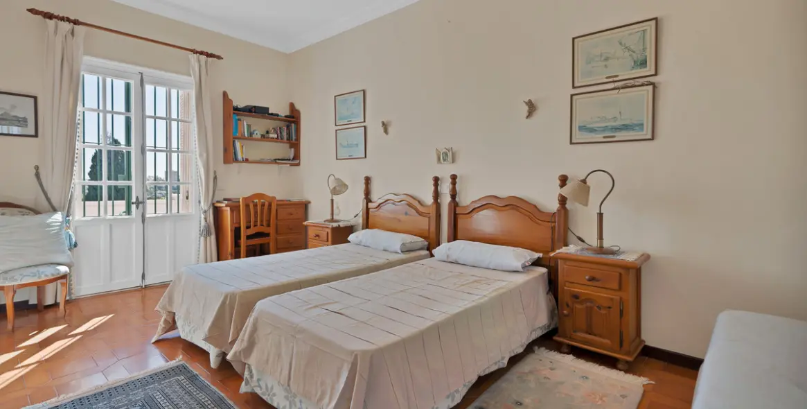 Sale of detached villa in Las Brisas 28