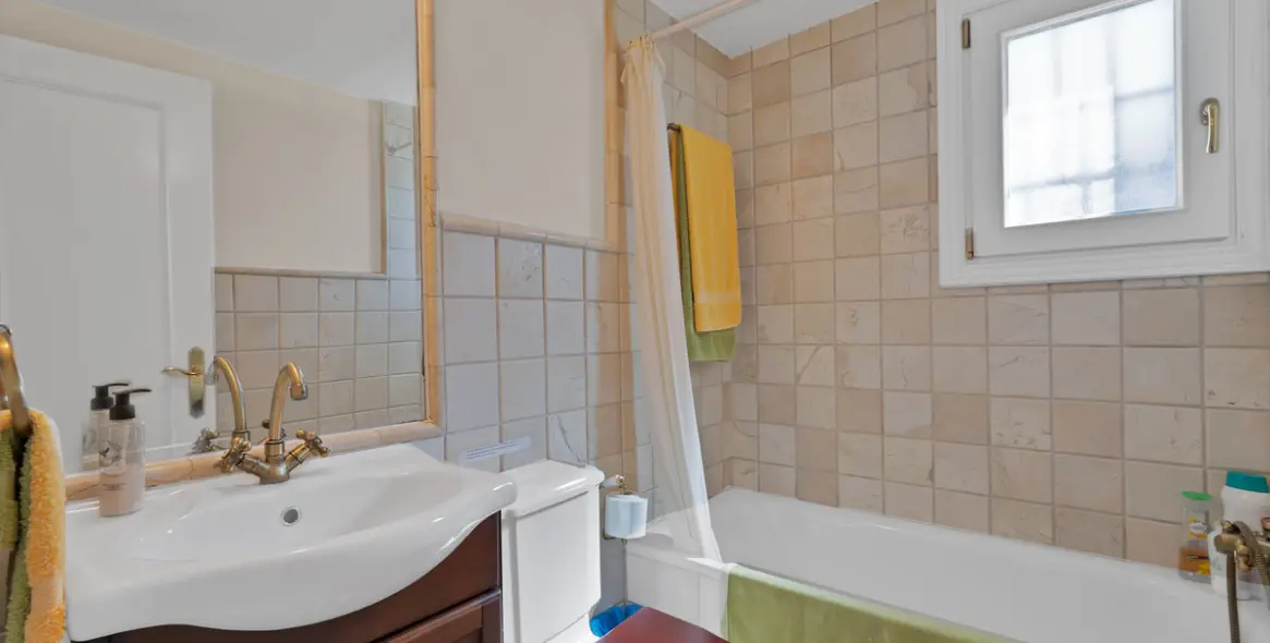 Sale of detached villa in Las Brisas 33