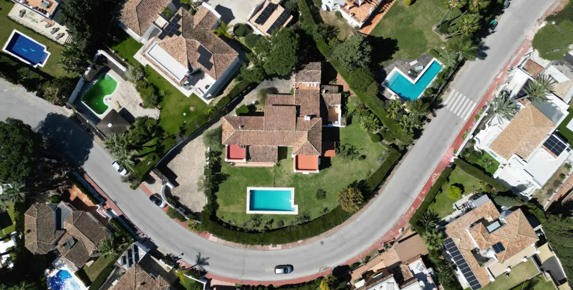 Sale of detached villa in Las Brisas 42