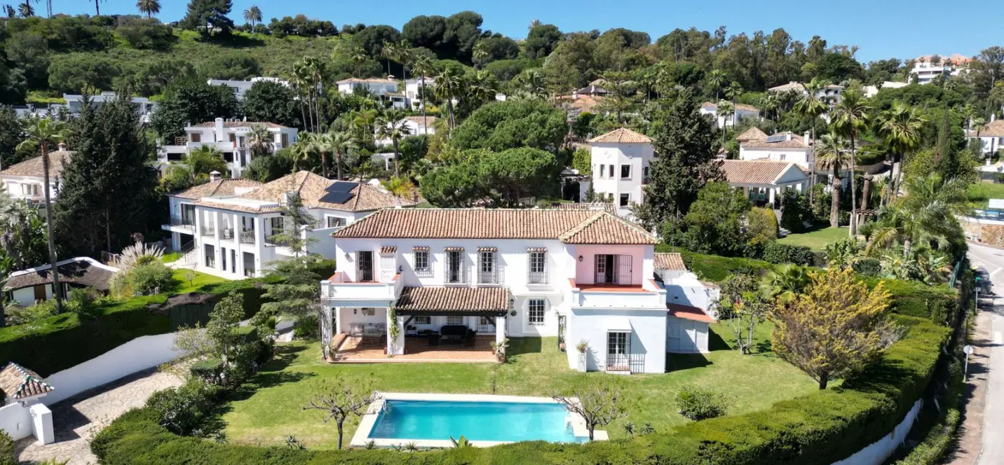 Продажа  отдельно стоящей виллы в Las Brisas 0