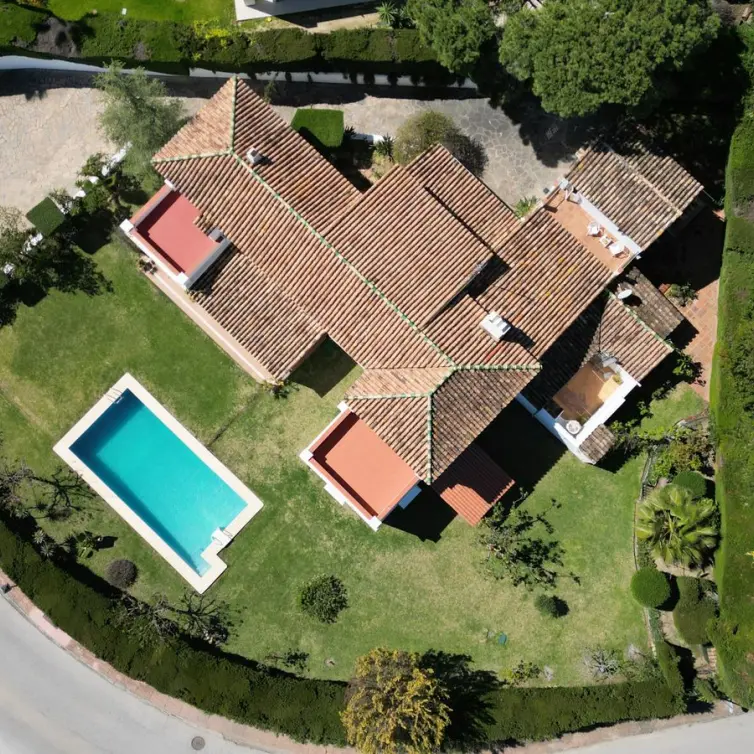 Продажа  отдельно стоящей виллы в Las Brisas