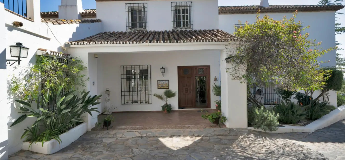Продажа  отдельно стоящей виллы в Las Brisas 3
