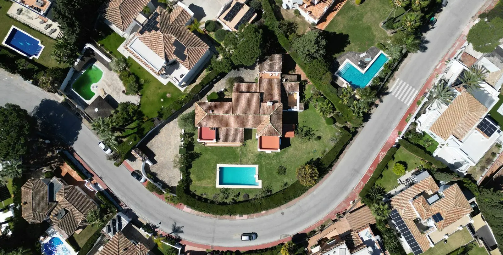 Продажа  отдельно стоящей виллы в Las Brisas 42