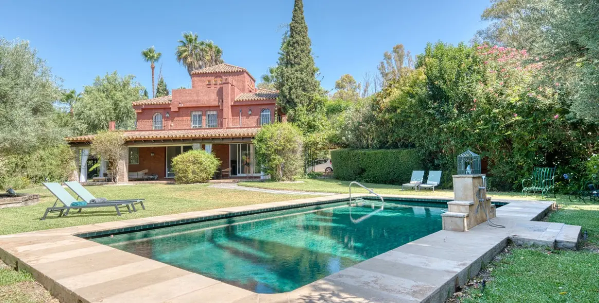 Long-term rent of detached villa in Nueva Andalucía 1