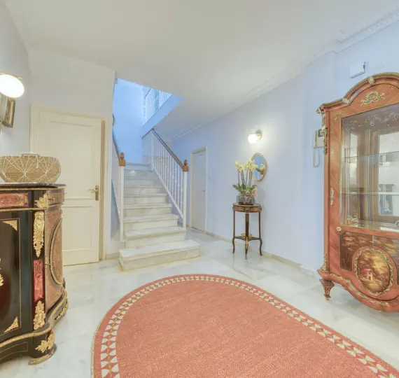 Long-term rent of detached villa in Nueva Andalucía