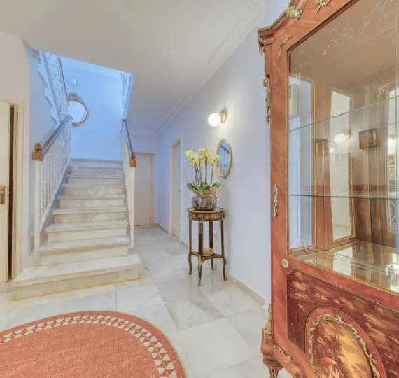 Long-term rent of detached villa in Nueva Andalucía