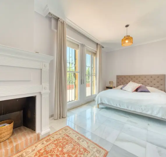 Long-term rent of detached villa in Nueva Andalucía