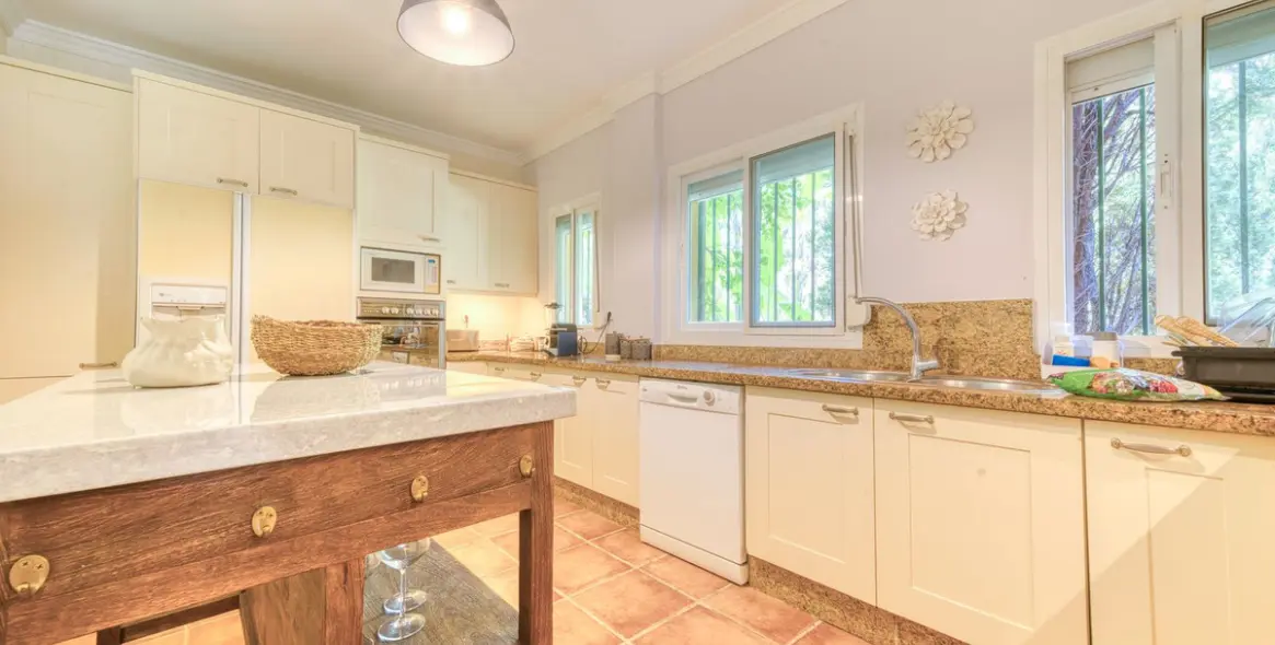 Long-term rent of detached villa in Nueva Andalucía 19
