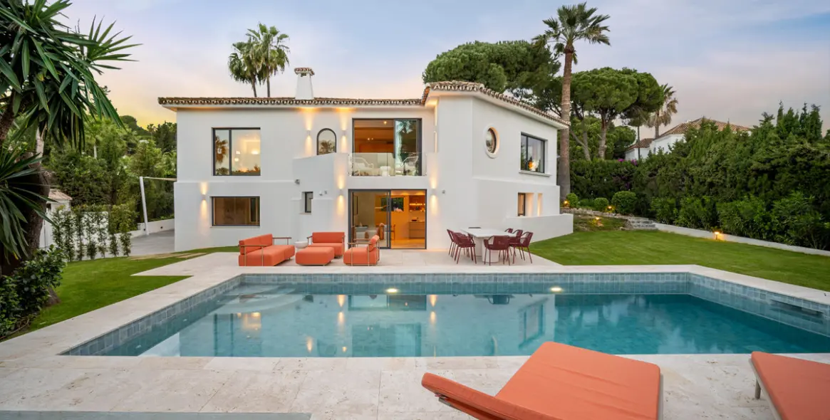 Venta de villa independiente en Nueva Andalucía 1