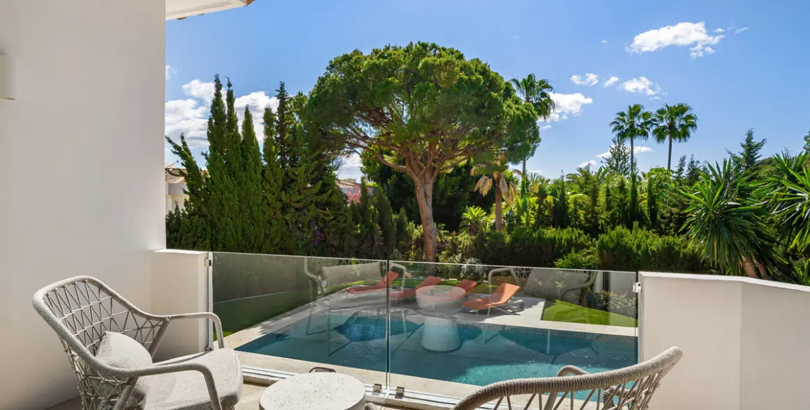 Venta de villa independiente en Nueva Andalucía 3