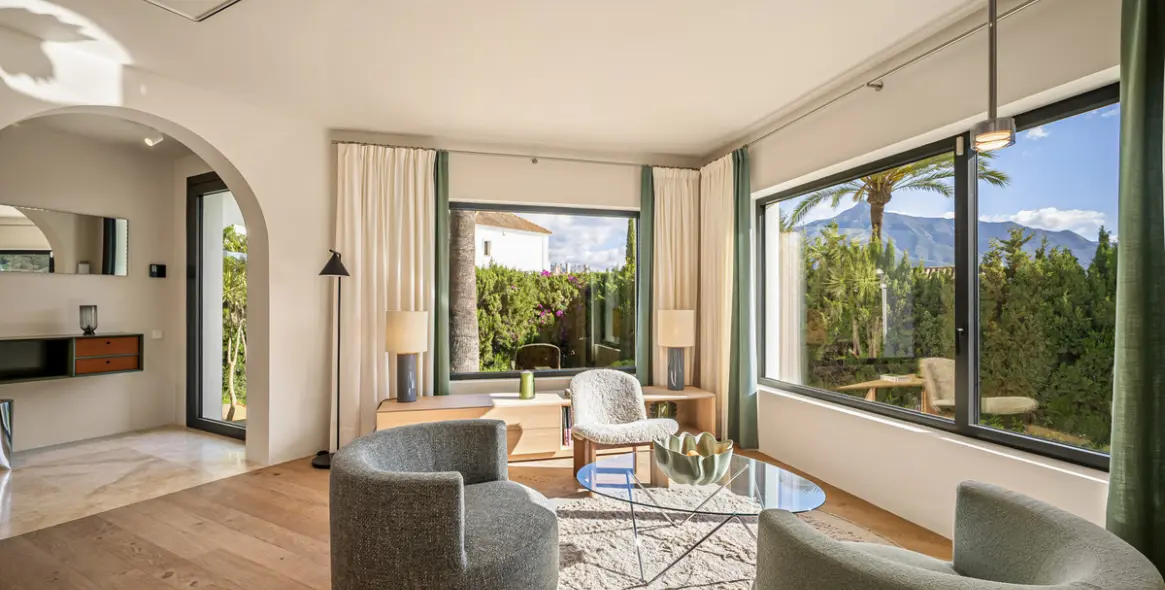 Venta de villa independiente en Nueva Andalucía 5