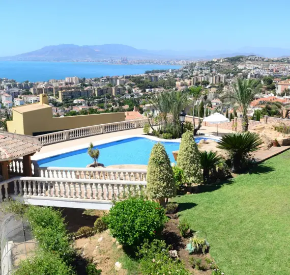 Oтдельно стоящая вилла R4373287