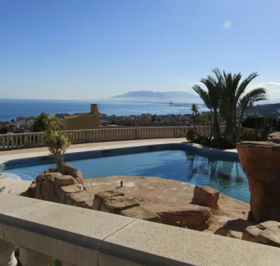 Oтдельно стоящая вилла R4373287