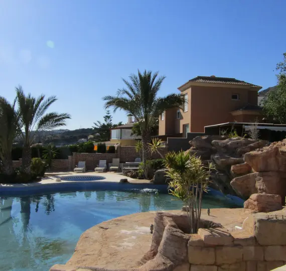 Oтдельно стоящая вилла R4373287