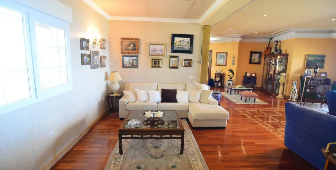 Продажа  отдельно стоящей виллы в Malaga (район Málaga Este) 9