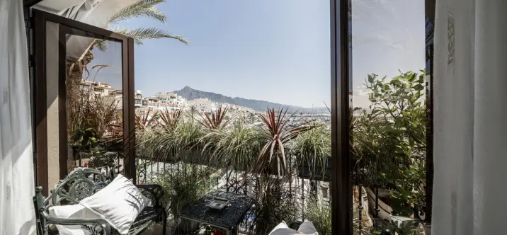 Продажа двухуровневых апартаментов в Puerto Banús 1