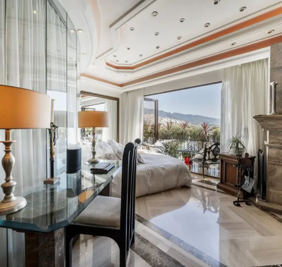 Продажа двухуровневых апартаментов в Puerto Banús