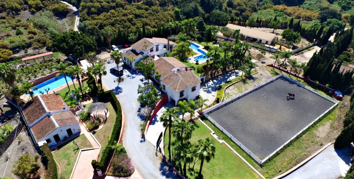 Продажа  отдельно стоящей виллы в Costa del Sol East 1