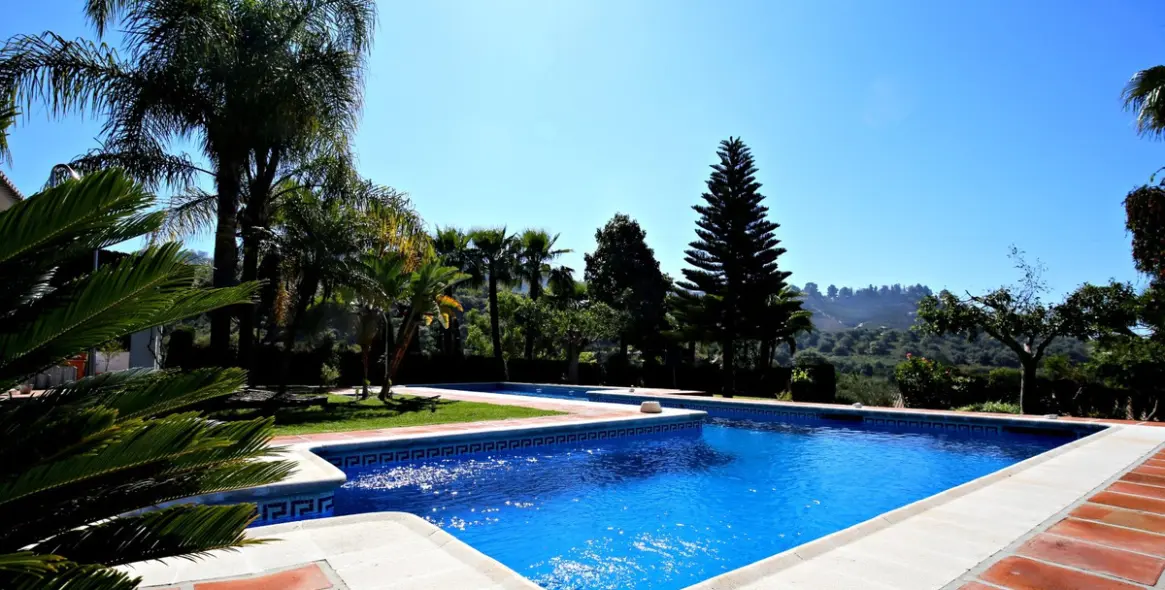 Продажа  отдельно стоящей виллы в Costa del Sol East 2