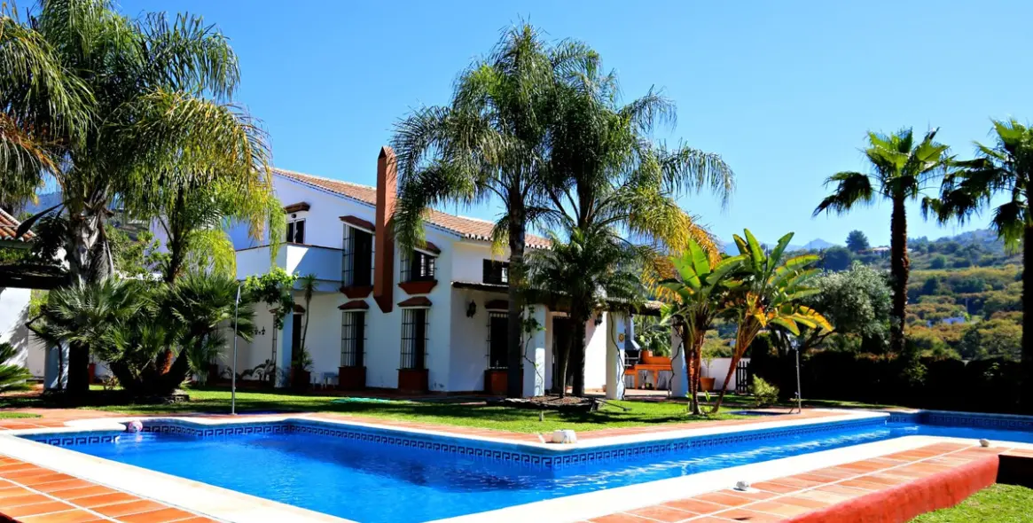 Продажа  отдельно стоящей виллы в Costa del Sol East 3