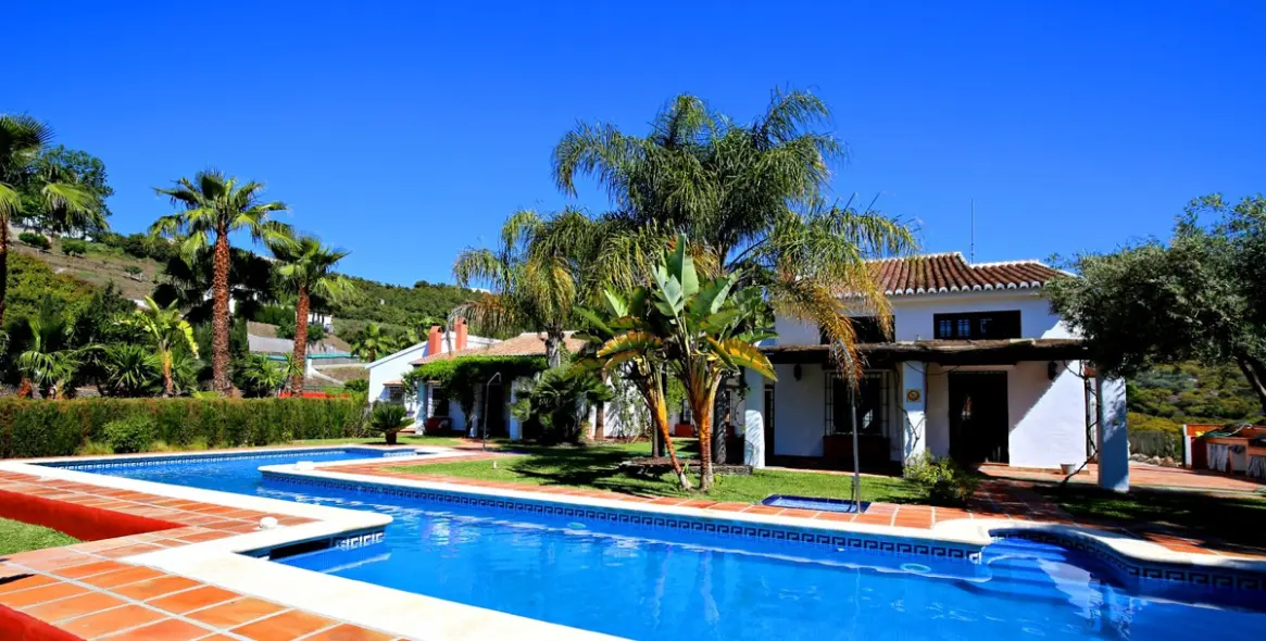 Продажа  отдельно стоящей виллы в Costa del Sol East 4