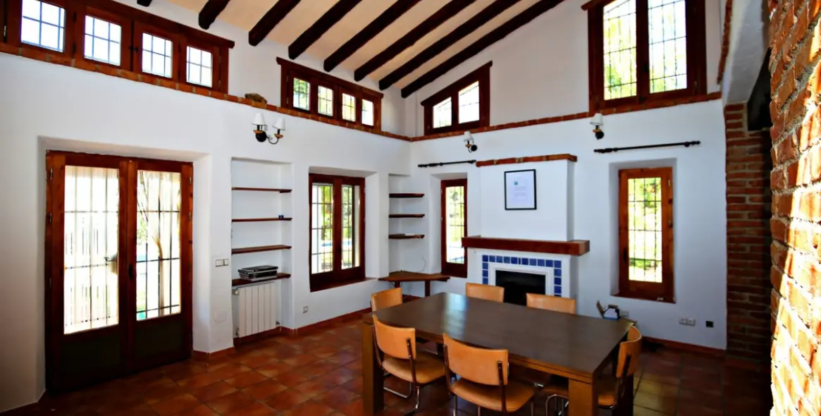 Продажа  отдельно стоящей виллы в Costa del Sol East 5