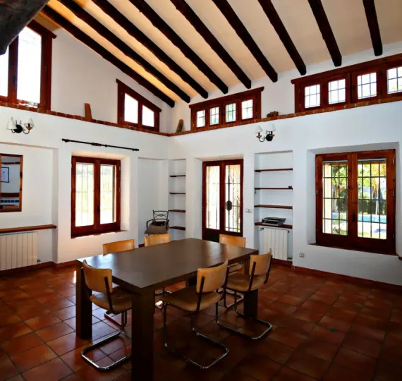 Villa independiente R3863659