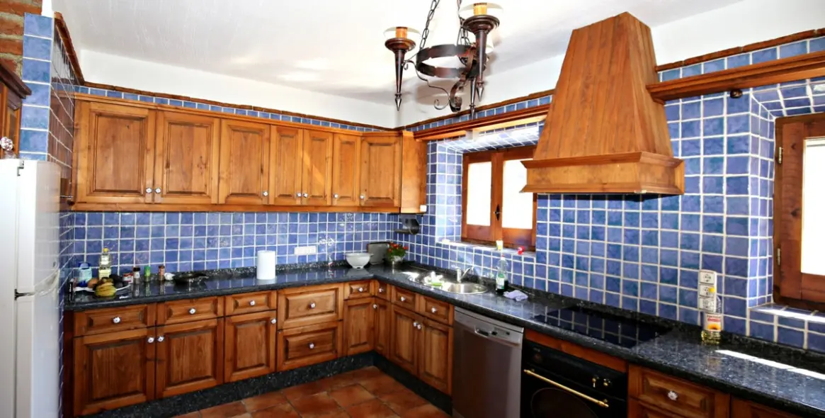 Продажа  отдельно стоящей виллы в Costa del Sol East 8