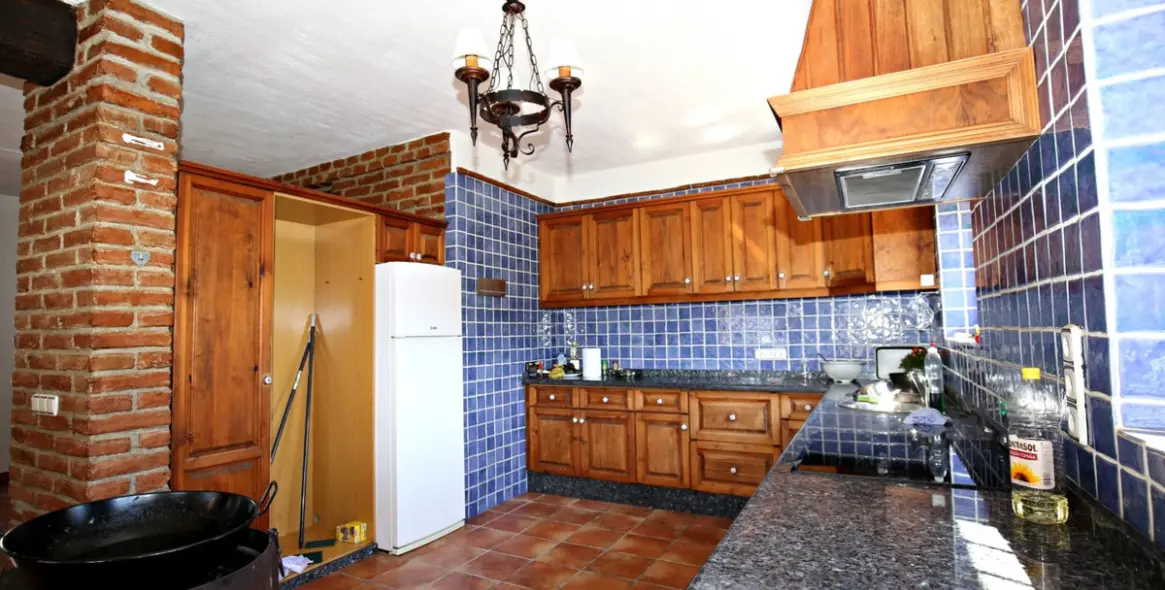 Продажа  отдельно стоящей виллы в Costa del Sol East 10