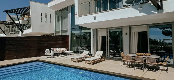 Таунхаус R5118193 0