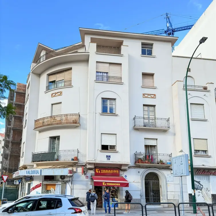 Sale of apartment complex in Olletas