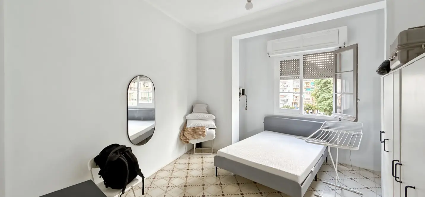 Sale of apartment complex in Olletas 1
