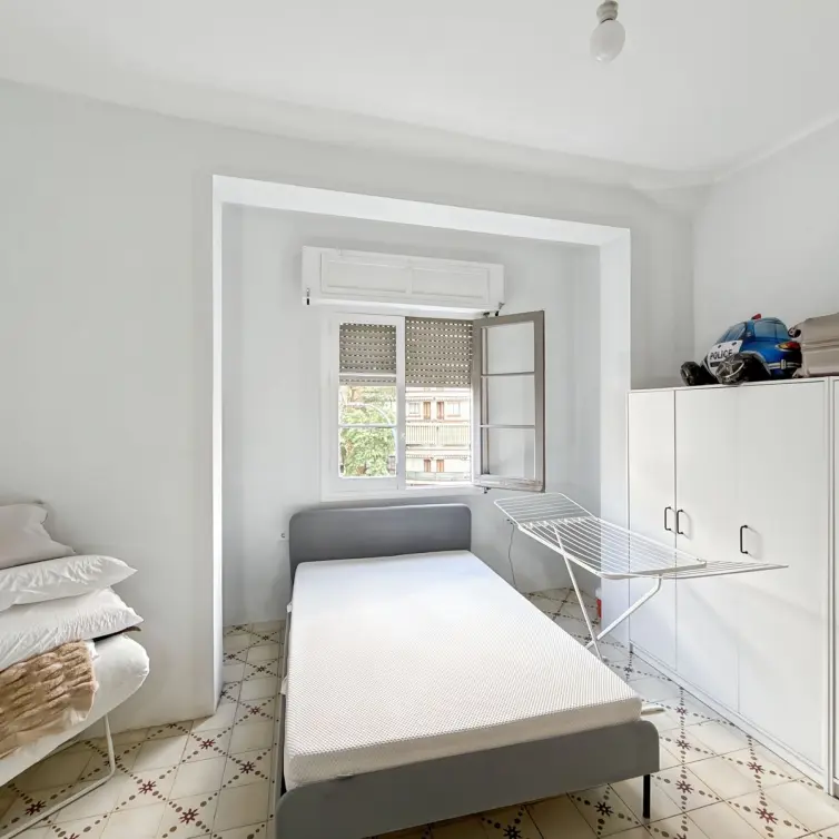 Sale of apartment complex in Olletas