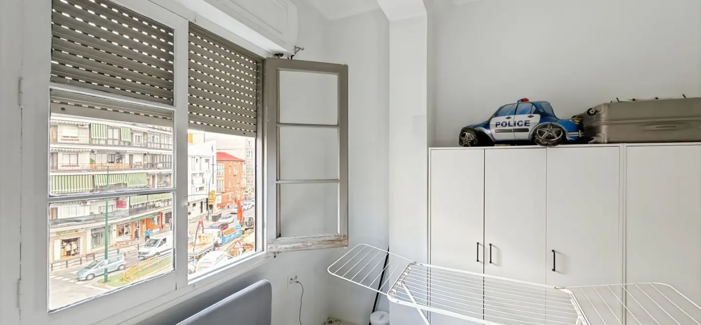 Sale of apartment complex in Olletas 3