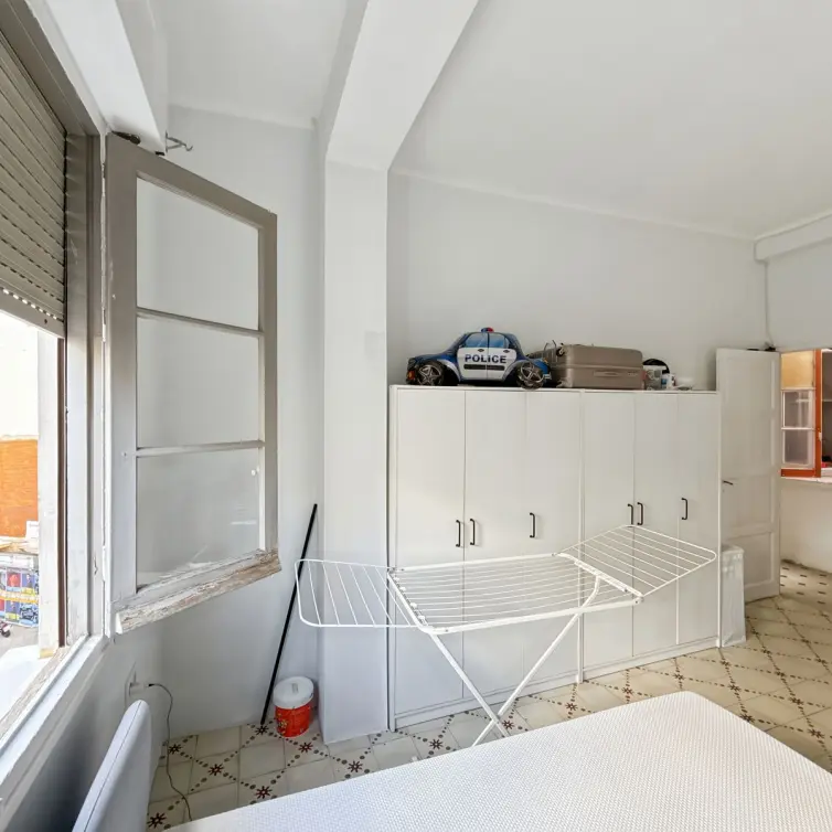 Sale of apartment complex in Olletas