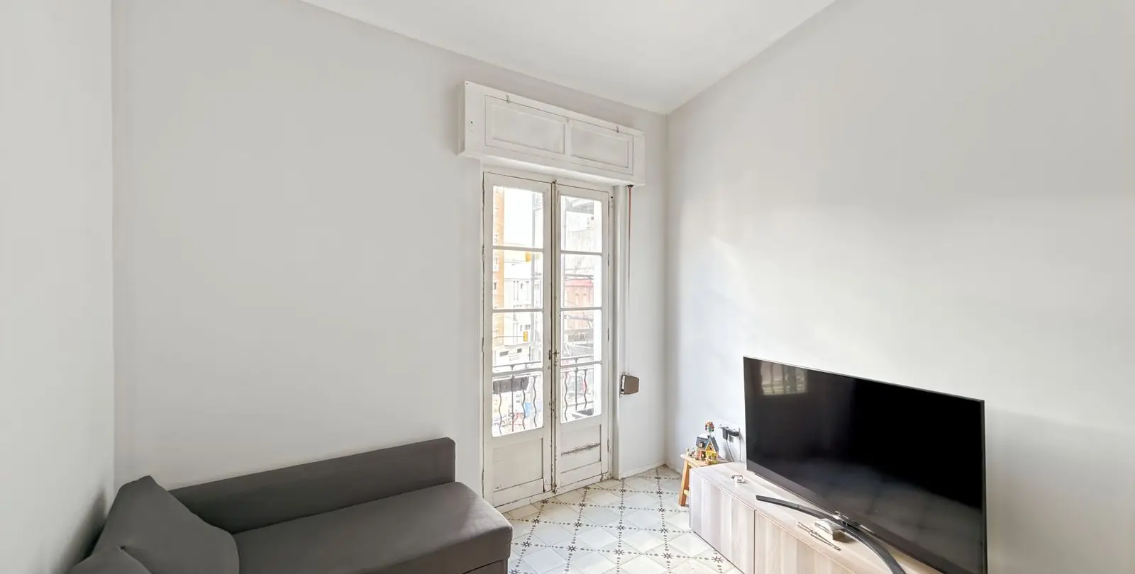 Sale of apartment complex in Olletas 9