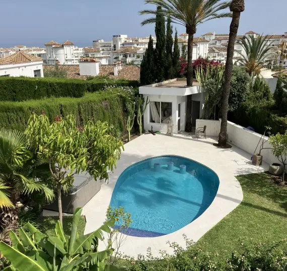 Venta de villa independiente en Puerto Banús