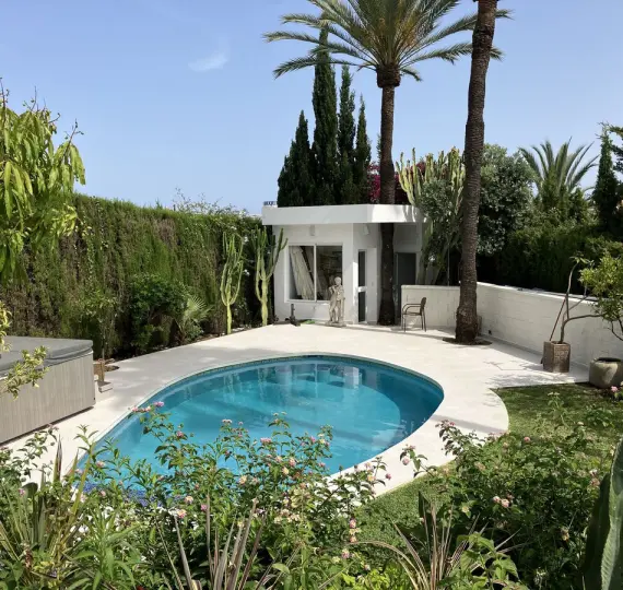 Venta de villa independiente en Puerto Banús