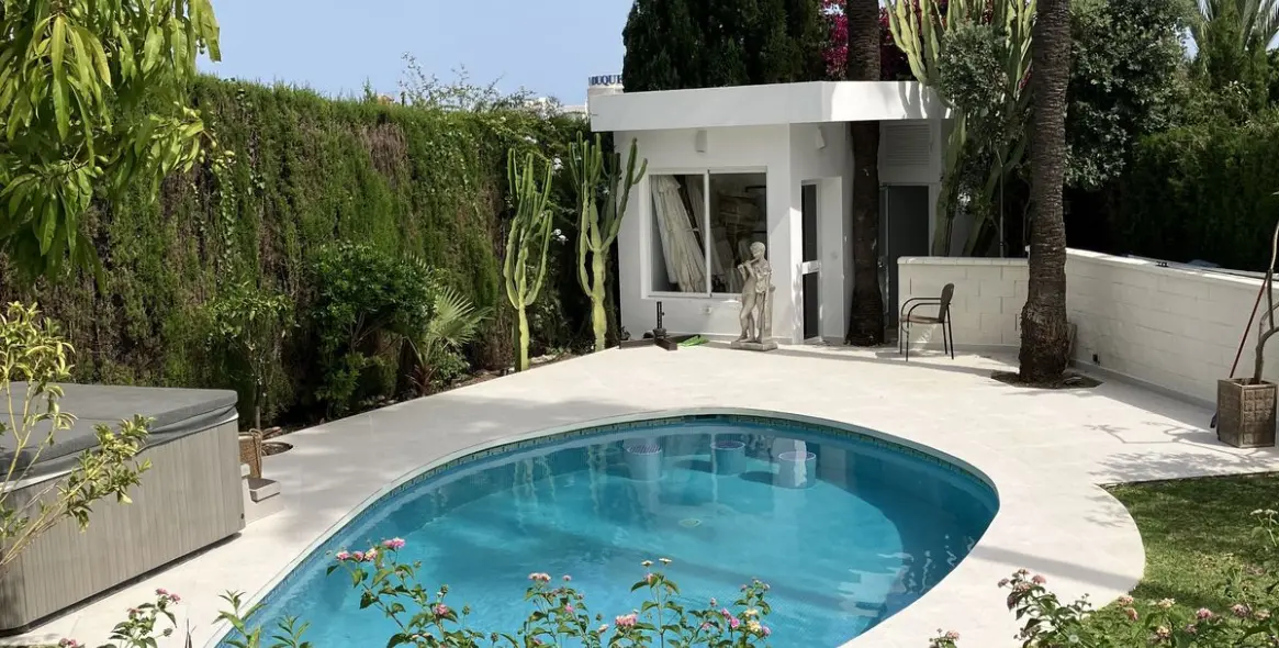 Sale of detached villa in Puerto Banús 16