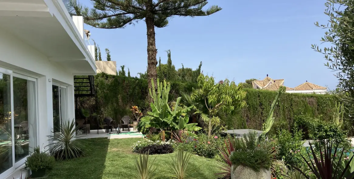 Sale of detached villa in Puerto Banús 17