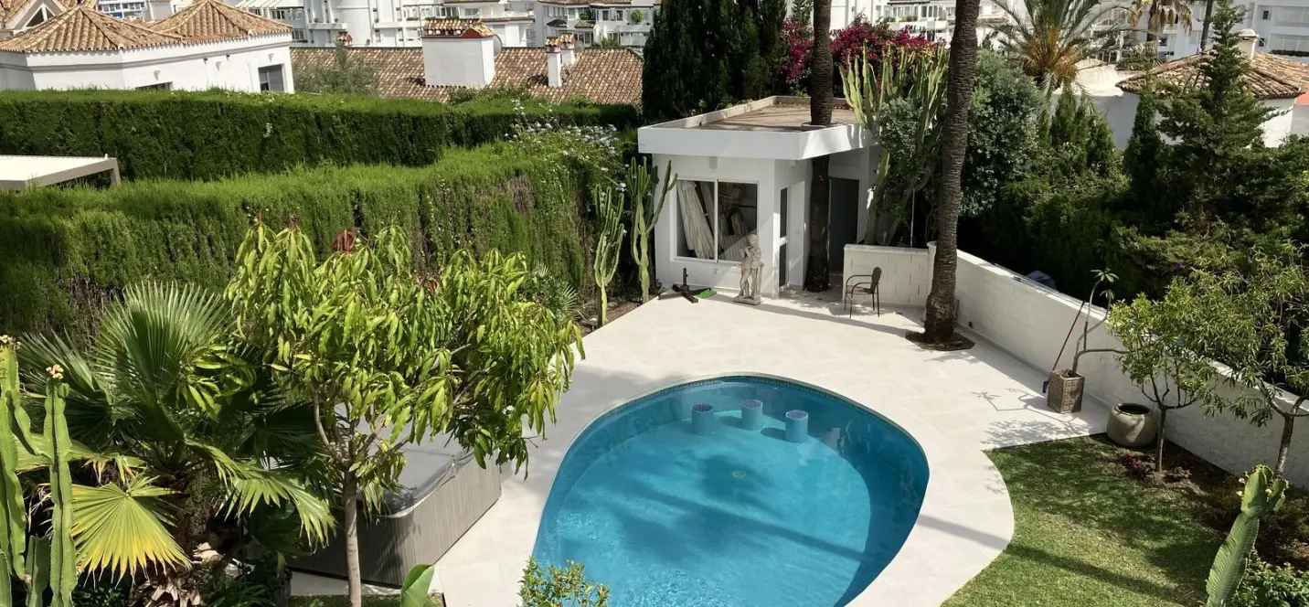 Sale of detached villa in Puerto Banús 1