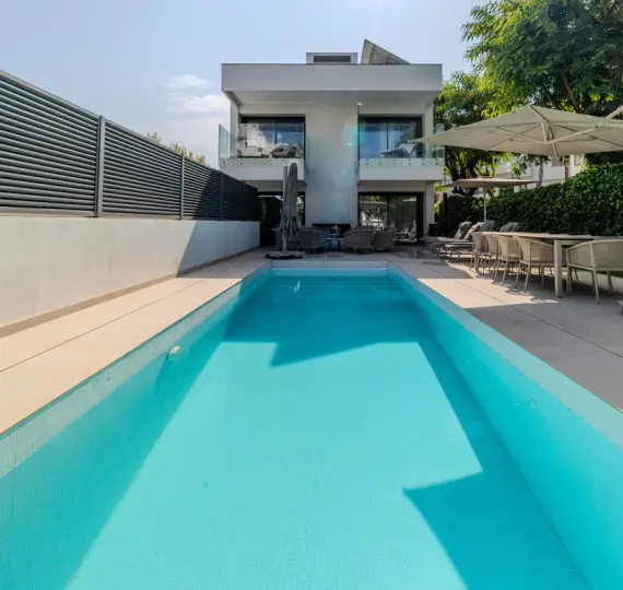 Venta de villa independiente en Puerto Banús