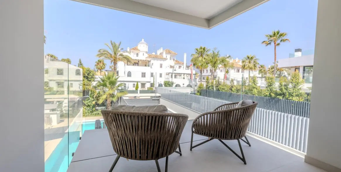 Продажа  отдельно стоящей виллы в Puerto Banús 35