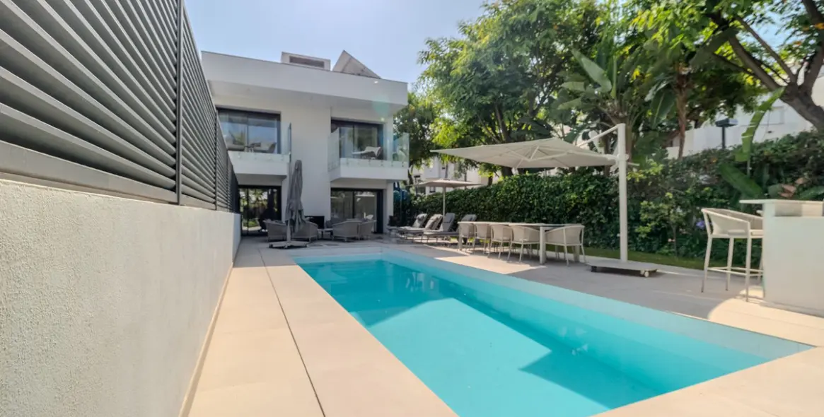 Продажа  отдельно стоящей виллы в Puerto Banús 38