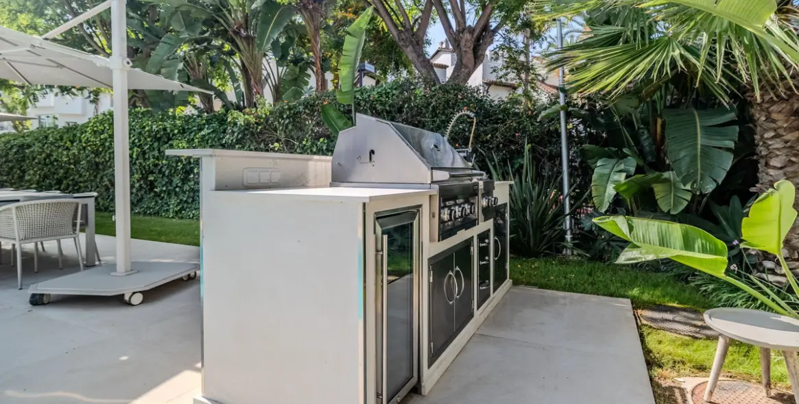 Продажа  отдельно стоящей виллы в Puerto Banús 42