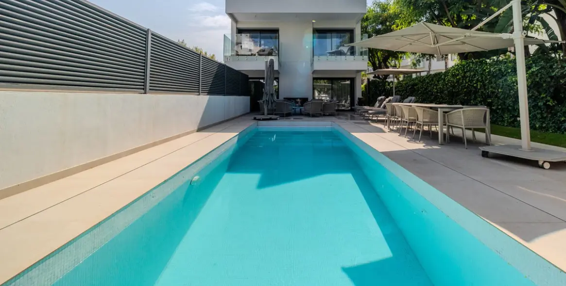 Venta de villa independiente en Puerto Banús 1