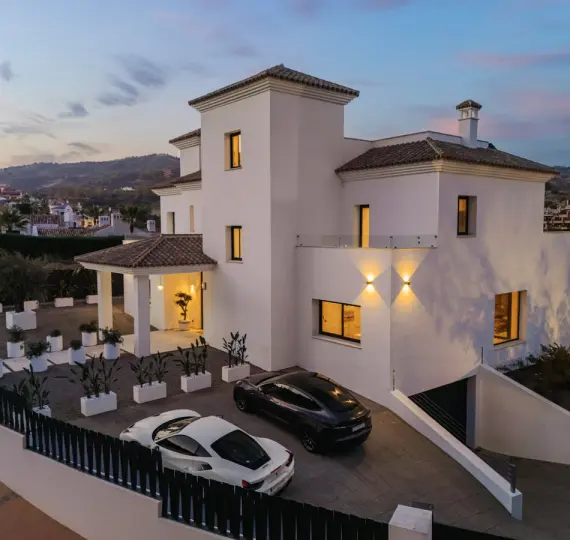 Продажа  отдельно стоящей виллы в Elviria