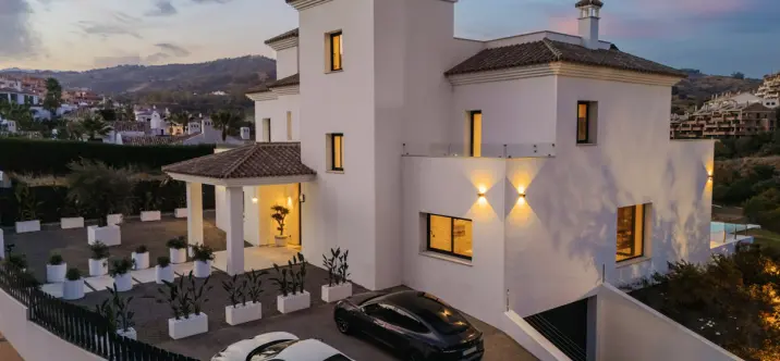 Продажа  отдельно стоящей виллы в Elviria 0